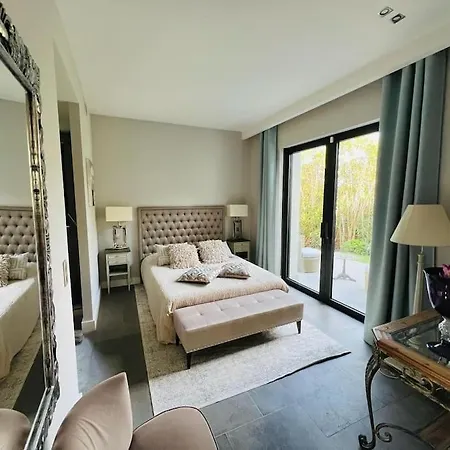 Vila Splendide Vue Mer, Piscine, Grimaud
